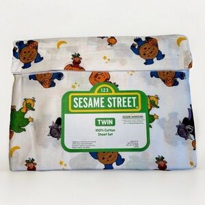 RARE Sesame Street Halloween Twin Size Three Piece Bed Sheets 100% Cotton NEW